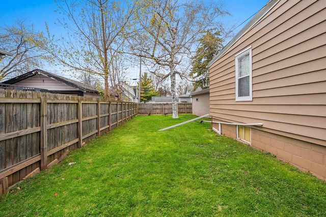 806 11TH AVENUE, Green Bay, WI 54304