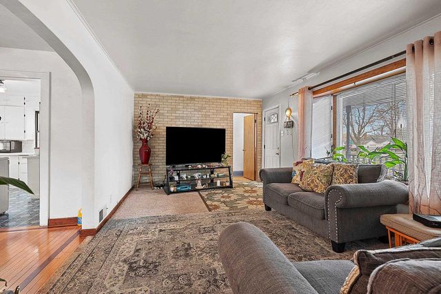 806 11TH AVENUE, Green Bay, WI 54304