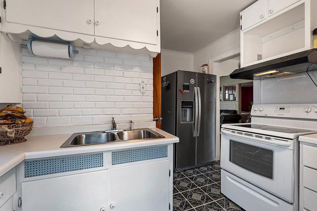 806 11TH AVENUE, Green Bay, WI 54304