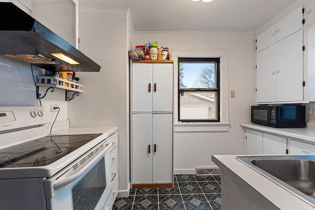 806 11TH AVENUE, Green Bay, WI 54304