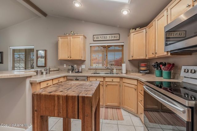 8862 N Mac Arthur Way, Hayden, ID 83835