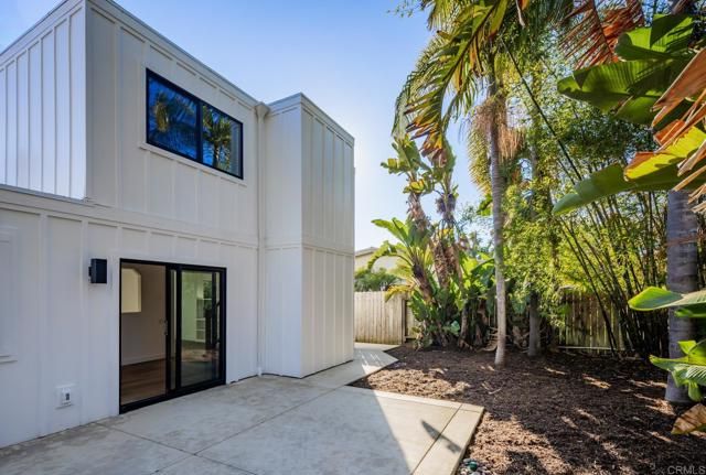 250 Hillcrest Drive, Encinitas, CA 92024