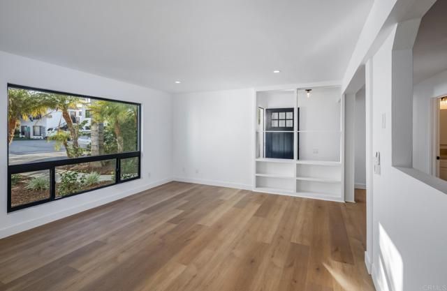 250 Hillcrest Drive, Encinitas, CA 92024