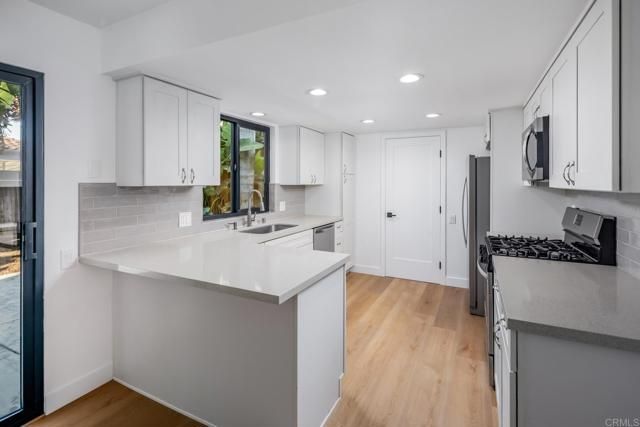 250 Hillcrest Drive, Encinitas, CA 92024