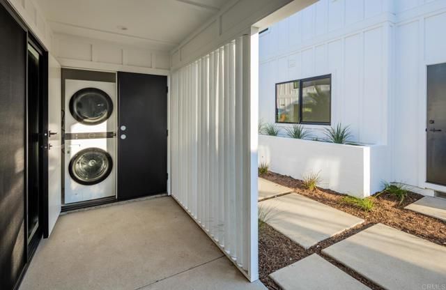 250 Hillcrest Drive, Encinitas, CA 92024