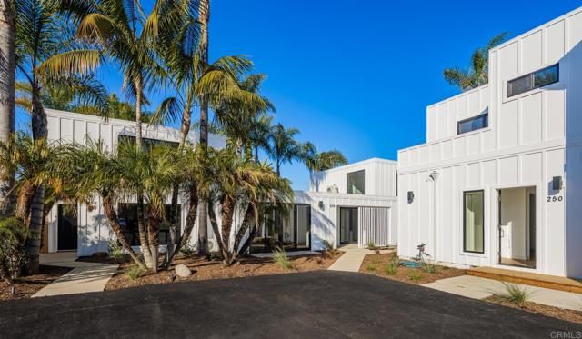 250 Hillcrest Drive, Encinitas, CA 92024