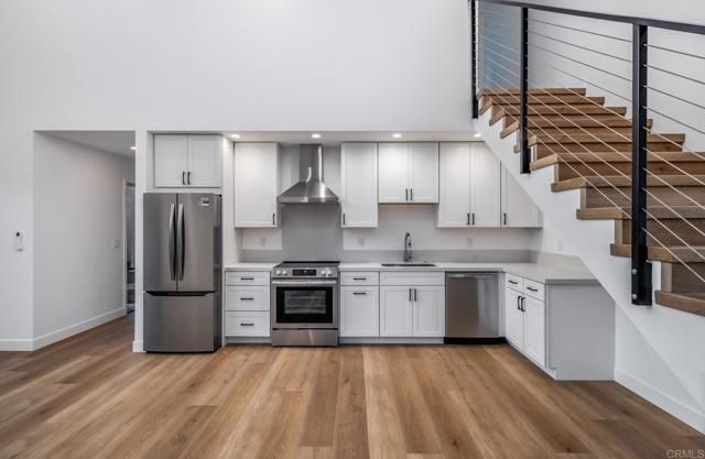 250 Hillcrest Drive, Encinitas, CA 92024