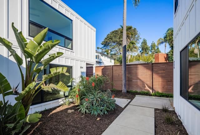 250 Hillcrest Drive, Encinitas, CA 92024