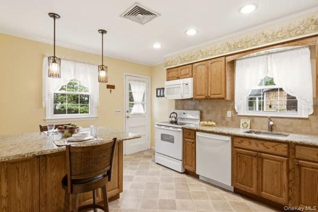 825 Karshick Street, Bohemia, NY 11716