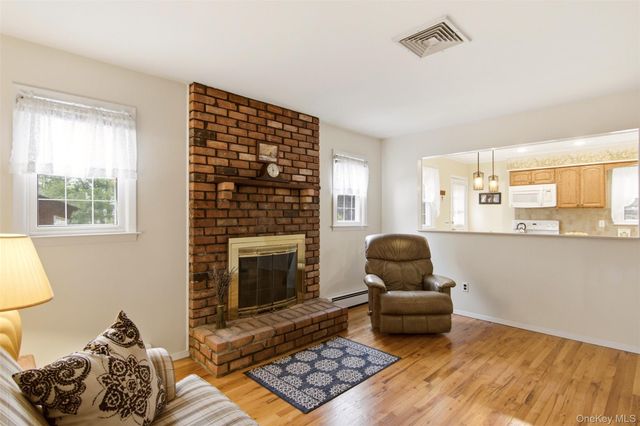 825 Karshick Street, Bohemia, NY 11716