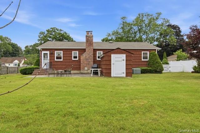 825 Karshick Street, Bohemia, NY 11716