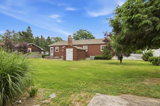 825 Karshick Street, Bohemia, NY 11716