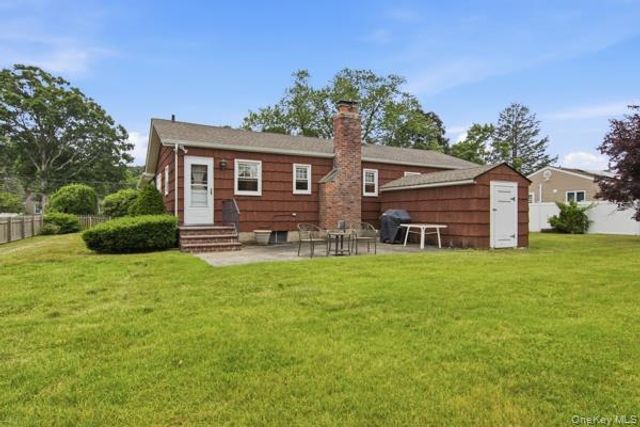 825 Karshick Street, Bohemia, NY 11716