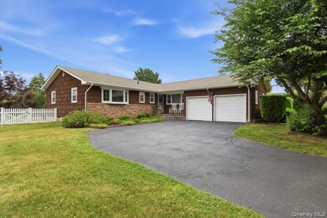 825 Karshick Street, Bohemia, NY 11716