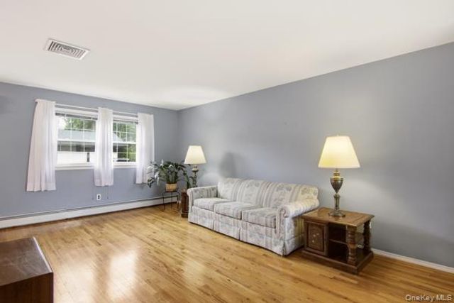 825 Karshick Street, Bohemia, NY 11716