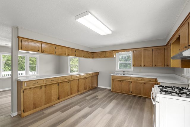 131 Bold Springs Rd, Mc Ewen, TN 37101