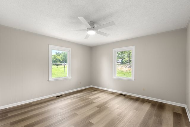 131 Bold Springs Rd, Mc Ewen, TN 37101