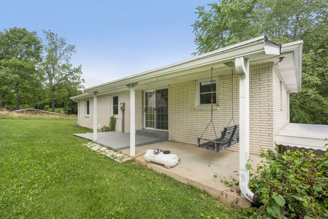 131 Bold Springs Rd, Mc Ewen, TN 37101
