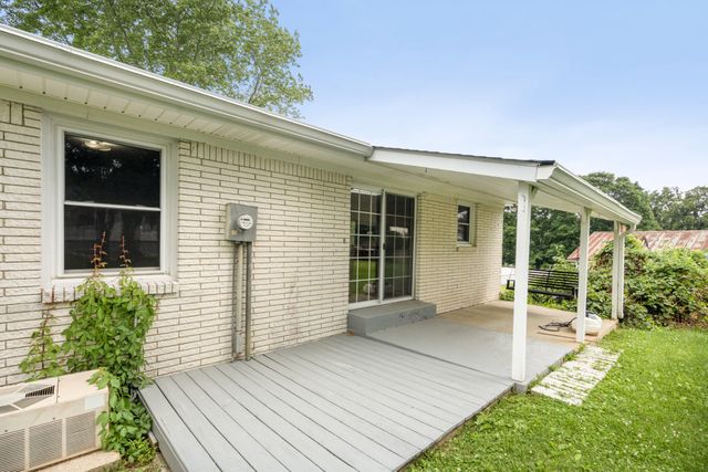 131 Bold Springs Rd, Mc Ewen, TN 37101