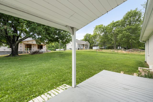 131 Bold Springs Rd, Mc Ewen, TN 37101