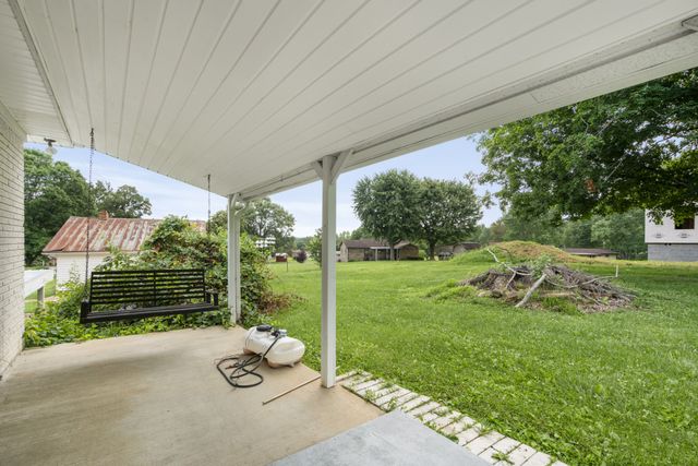 131 Bold Springs Rd, Mc Ewen, TN 37101