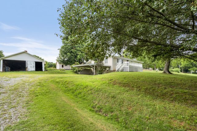 131 Bold Springs Rd, Mc Ewen, TN 37101