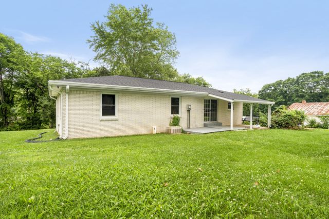 131 Bold Springs Rd, Mc Ewen, TN 37101