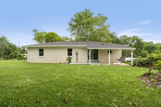 131 Bold Springs Rd, Mc Ewen, TN 37101