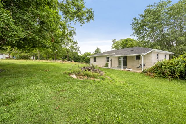 131 Bold Springs Rd, Mc Ewen, TN 37101