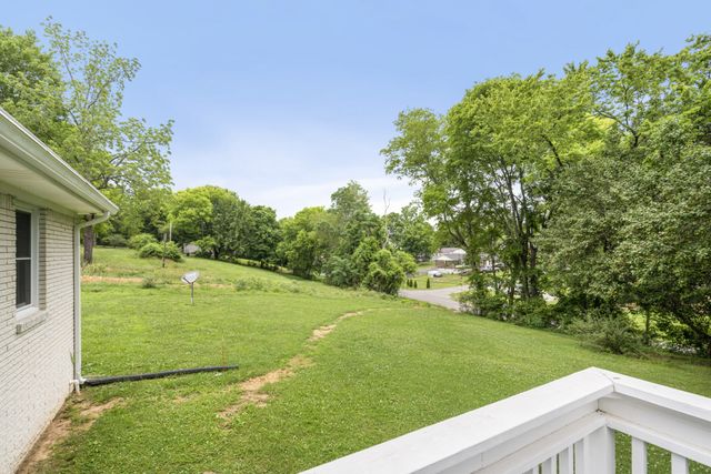 131 Bold Springs Rd, Mc Ewen, TN 37101