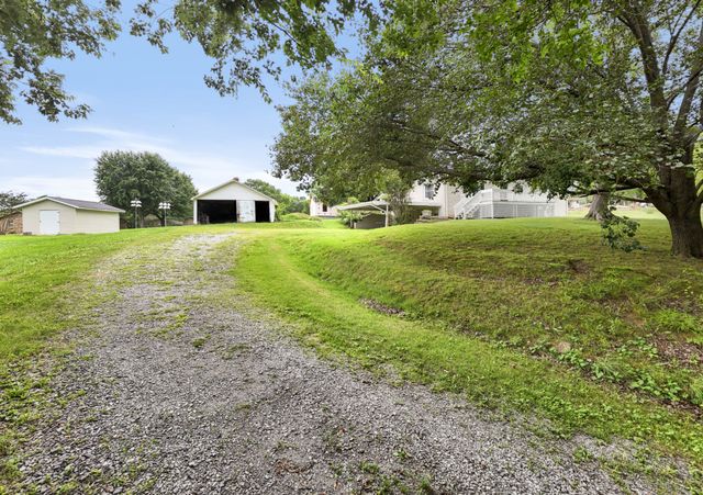 131 Bold Springs Rd, Mc Ewen, TN 37101