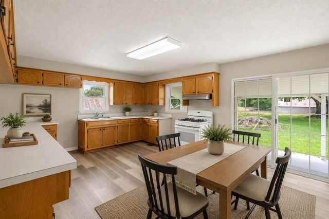 131 Bold Springs Rd, Mc Ewen, TN 37101