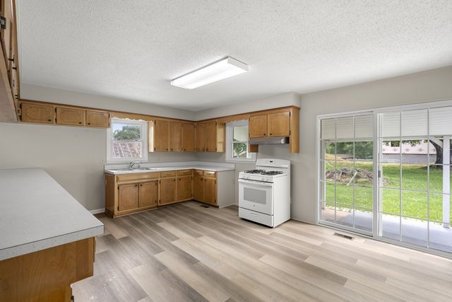 131 Bold Springs Rd, Mc Ewen, TN 37101