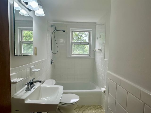 9 Norton 3, Weymouth, MA 02190