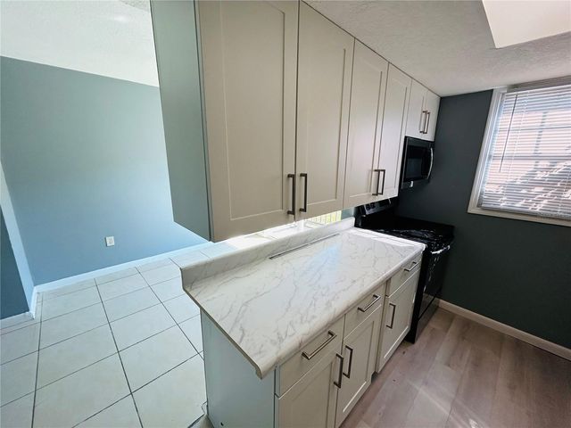 2785 L B MCLEOD ROAD B, Orlando, FL 32805