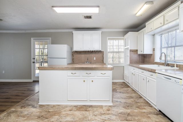 1007 E Main Street, Tomball, TX 77375