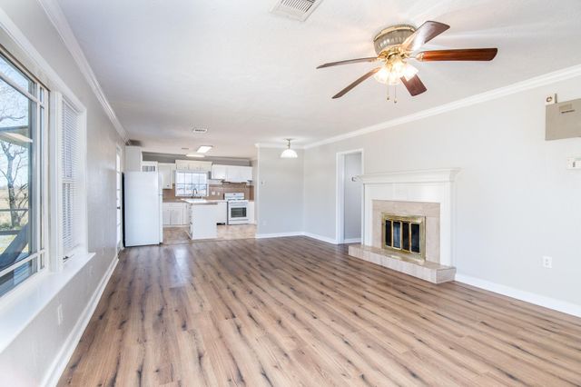 1007 E Main Street, Tomball, TX 77375