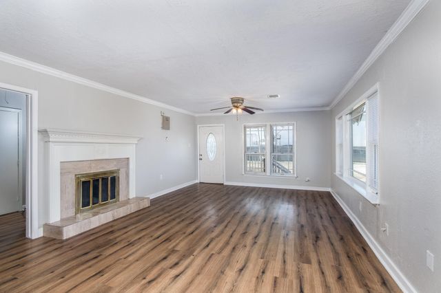 1007 E Main Street, Tomball, TX 77375