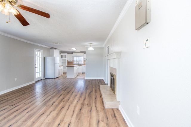 1007 E Main Street, Tomball, TX 77375