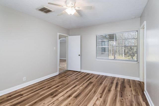 1007 E Main Street, Tomball, TX 77375