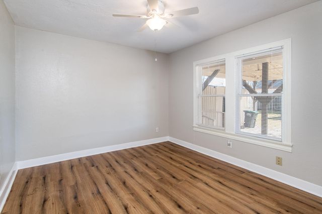 1007 E Main Street, Tomball, TX 77375