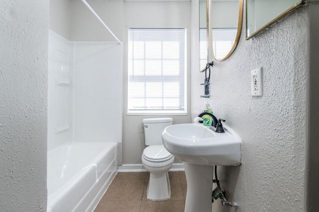 1007 E Main Street, Tomball, TX 77375