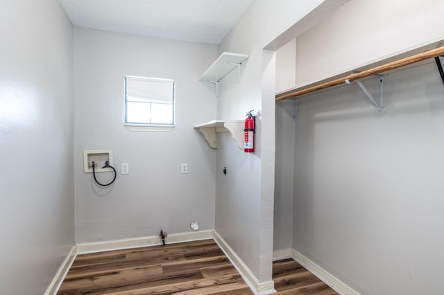 1007 E Main Street, Tomball, TX 77375