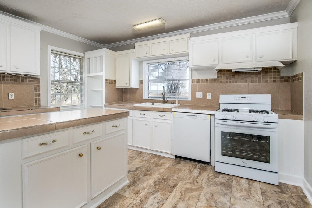 1007 E Main Street, Tomball, TX 77375