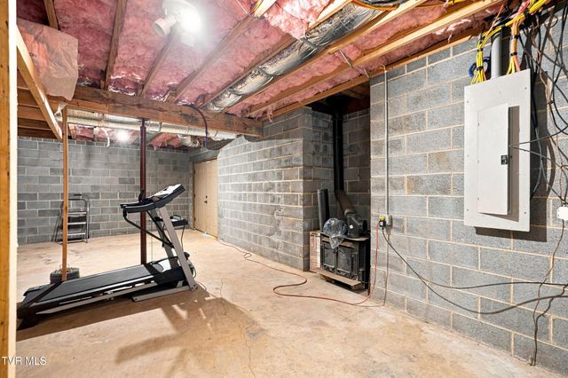 16183 Pocahontas Trail, Meadowview, VA 24361