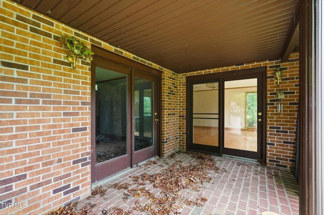 16183 Pocahontas Trail, Meadowview, VA 24361