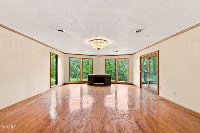 16183 Pocahontas Trail, Meadowview, VA 24361