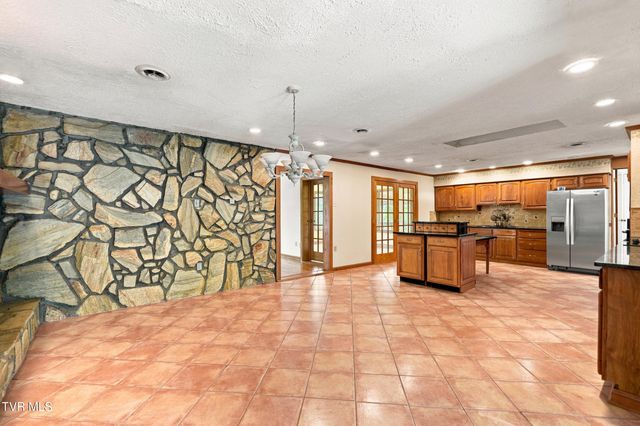 16183 Pocahontas Trail, Meadowview, VA 24361