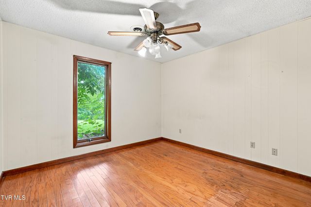 16183 Pocahontas Trail, Meadowview, VA 24361