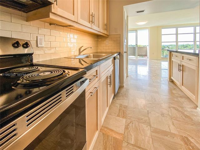 9800 W Bay Harbor Dr 602, Bay Harbor Islands, FL 33154